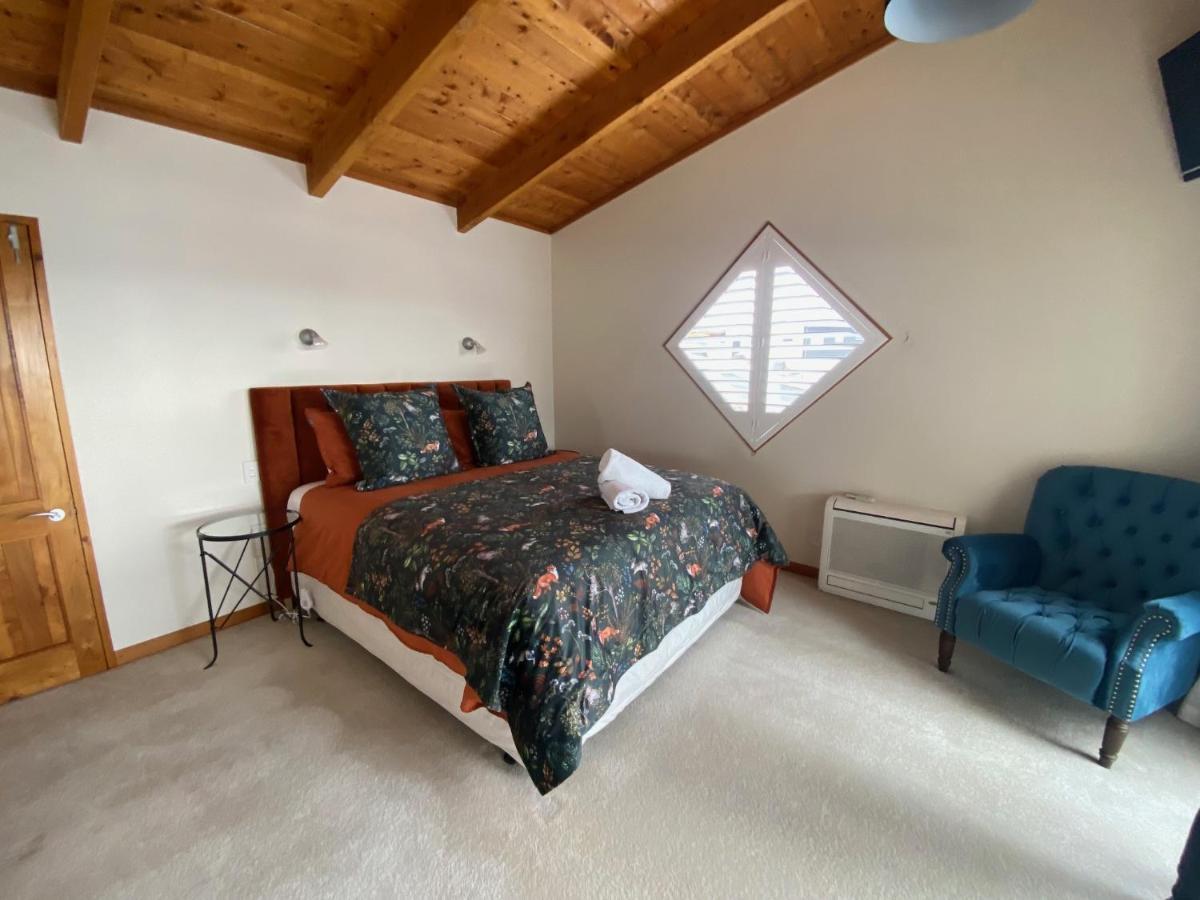 Glacier Rock Lakeview House Villa